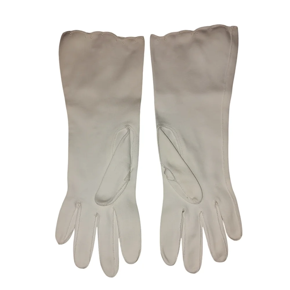 Elegant Vintage 1970s White Embroidered Women's Gloves